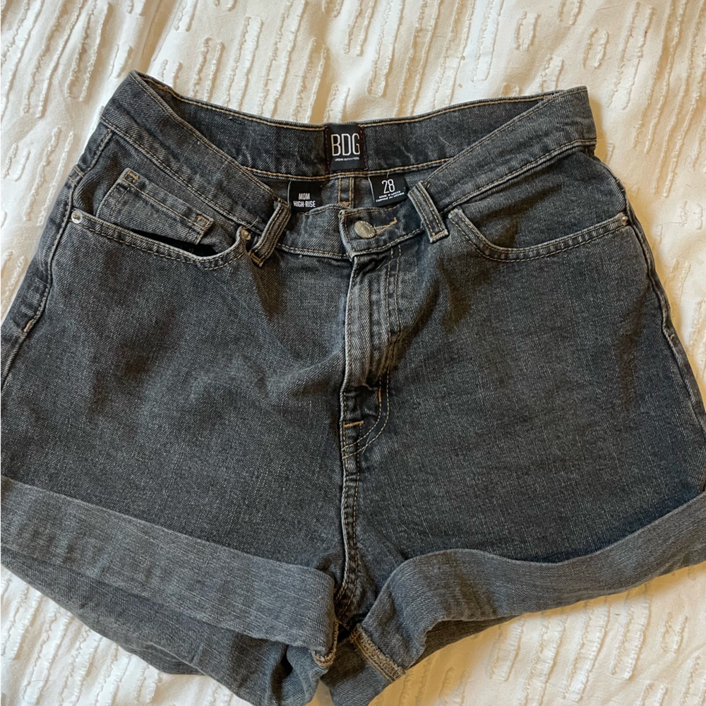 BDG hi rise mom shorts black size 28